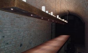 Tavolo per la degustazione in cantina.