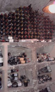 Vini pregiatissimi, sono tenuti chiusi dentro una cella apposita.