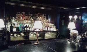 L'American bar al piano superiore del ristorante.