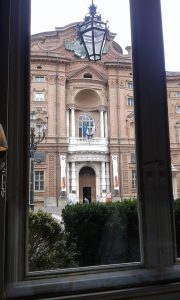 Il palazzo Carignano, ex Parlamento d'Italia. Questa è la vista che si ha su di esso dal tavolo di Cavour