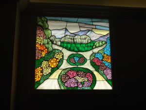 Finestrella a mosaico.