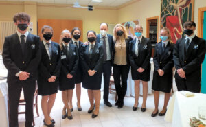 ristorante con professore studenti e preside